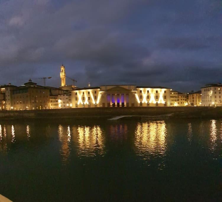 Old Bridge Apartment Firenze Bagian luar foto