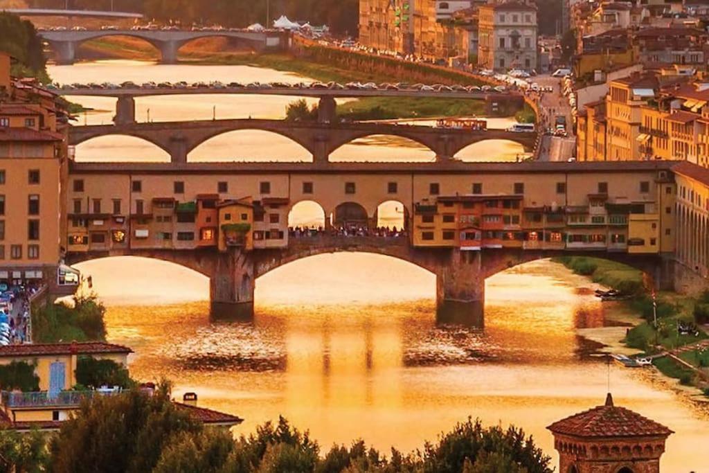 Old Bridge Apartment Firenze Bagian luar foto