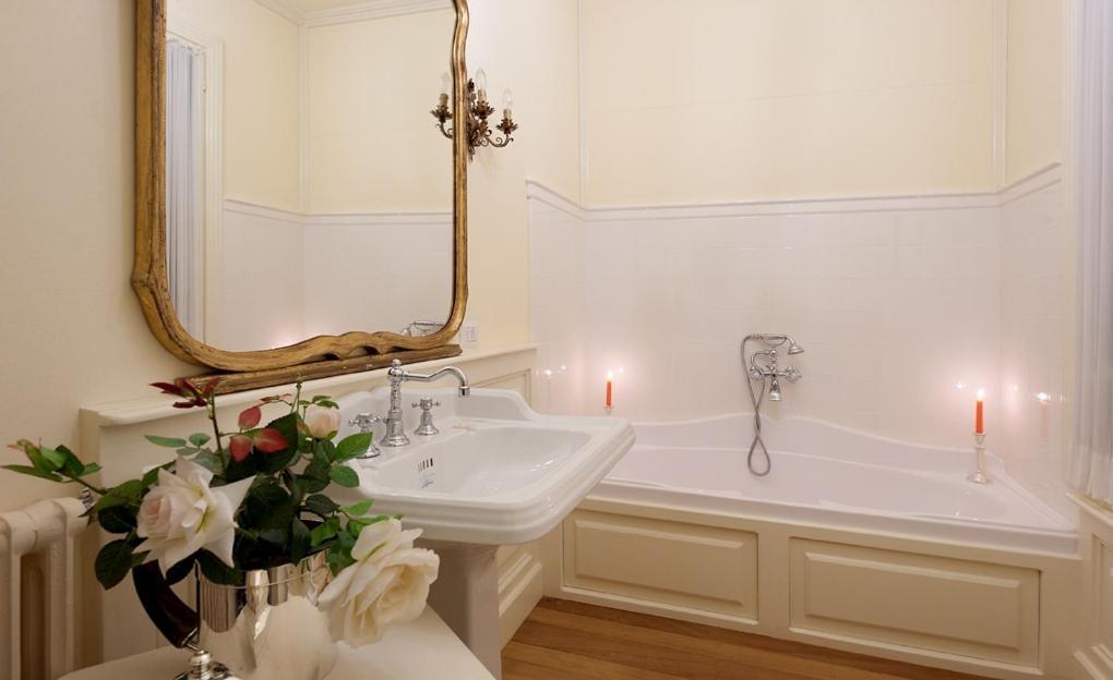 Old Bridge Apartment Firenze Bagian luar foto