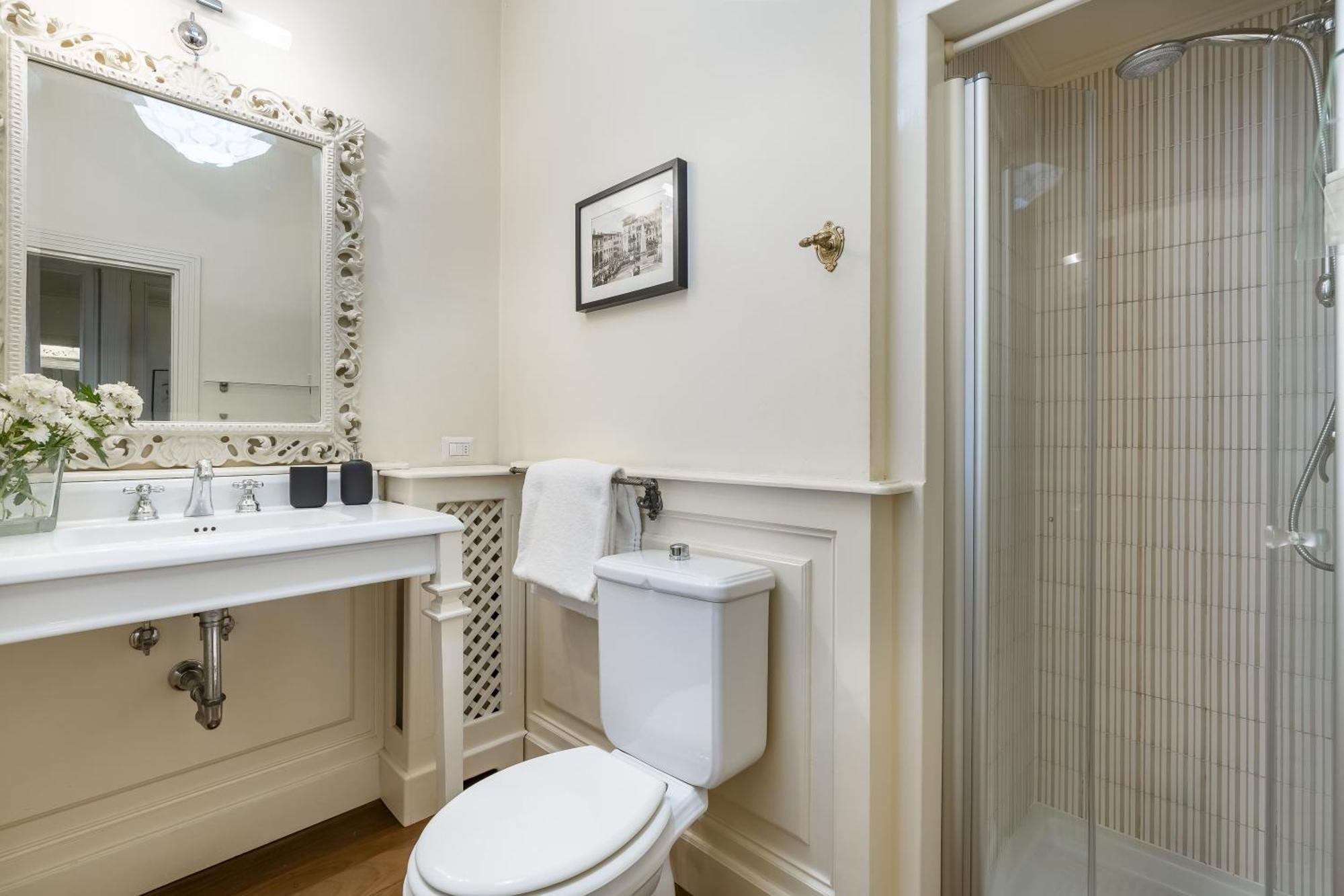 Old Bridge Apartment Firenze Bagian luar foto